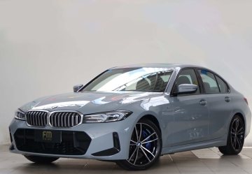 320i