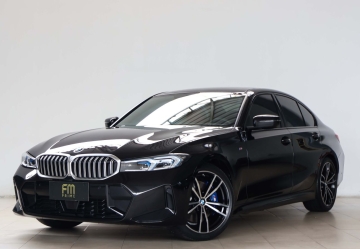 320i